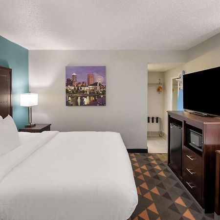 Hotel Clarion Pointe Indianapolis Northeast Castleton Exterior foto